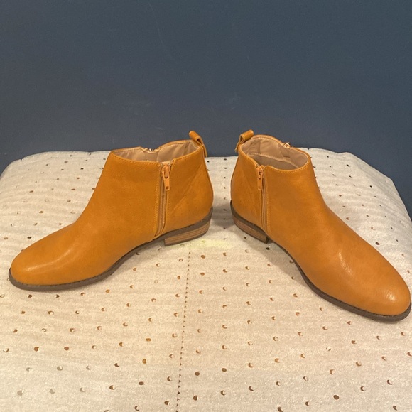 6 Brown Short boots - zippers on both sides - lightly work - Picture 2 of 6